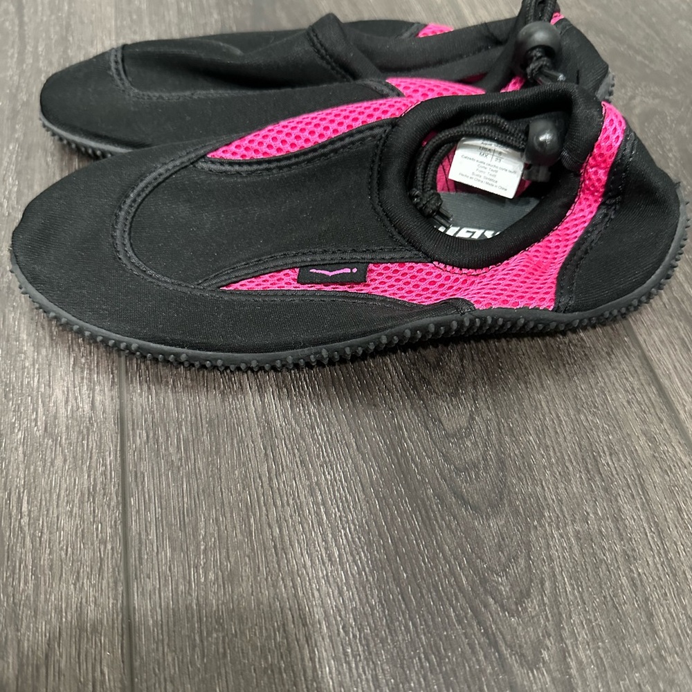 Women’s size 6, Black and Pink Water Shoes, wave runner,only worn once